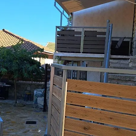 Anastasia's * Λαζαράτα