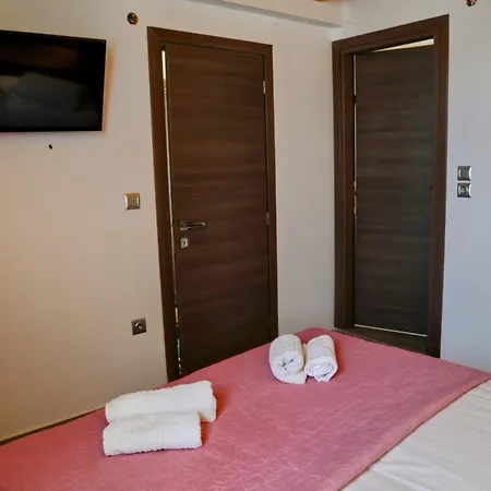 Anastasia's * Λαζαράτα