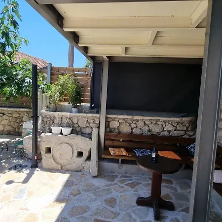 Anastasia's * Λαζαράτα